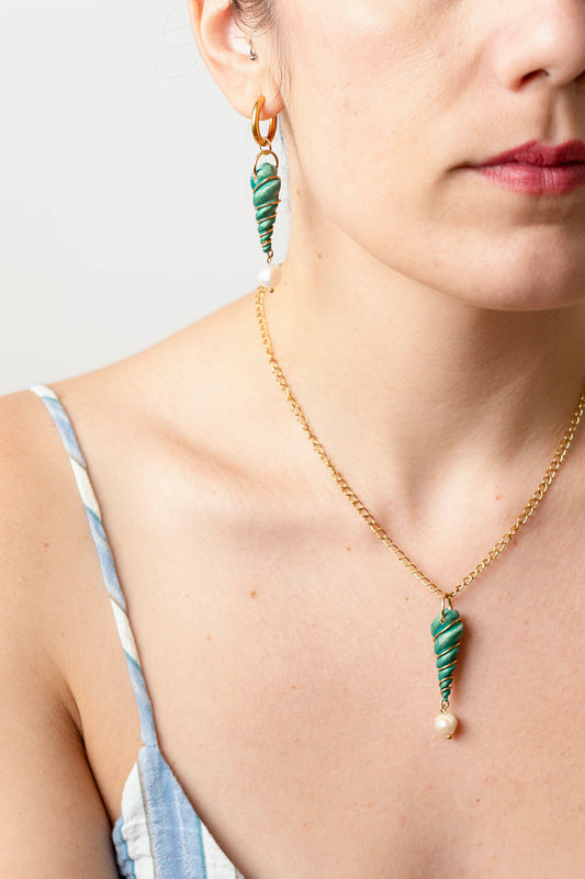 Concha verde con perla de agua dulce