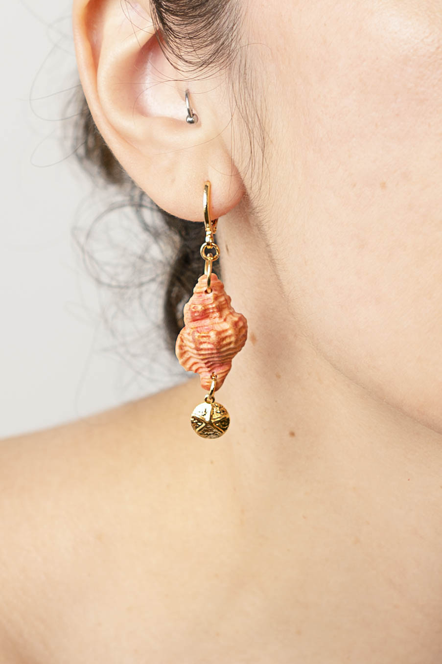 Pendientes de concha coral con estrella de mar