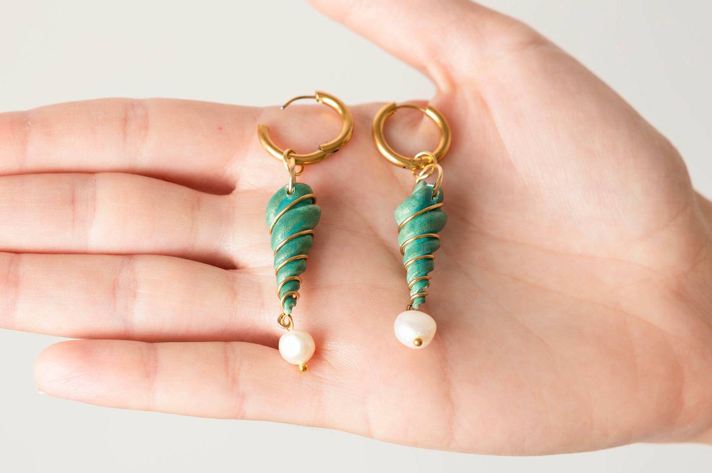 Concha verde con perla de agua dulce