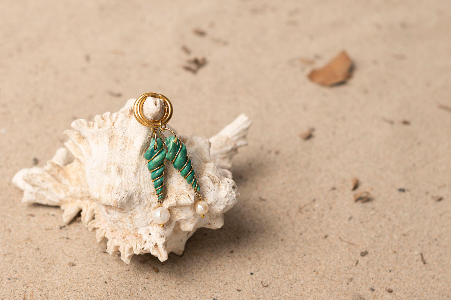 Concha verde con perla de agua dulce