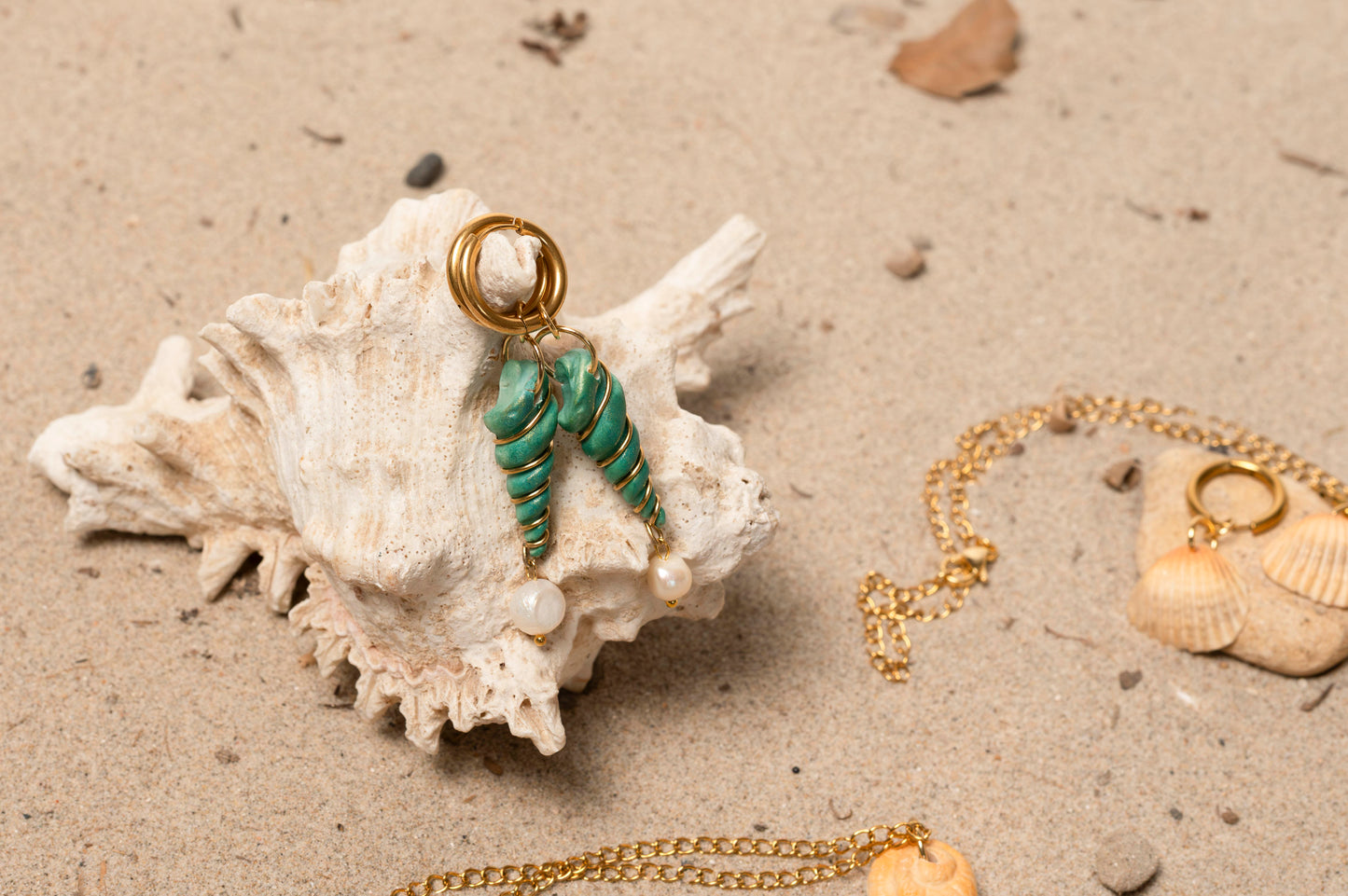 Concha verde con perla de agua dulce